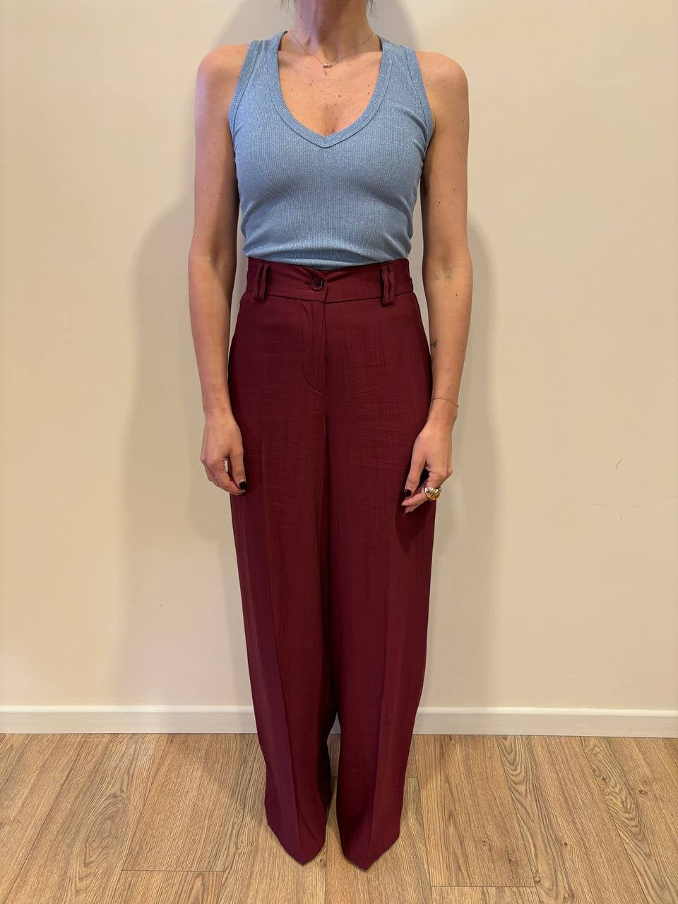 HAVEONE - Pantalone a palazzo dritto bordeaux goffrato con elastico