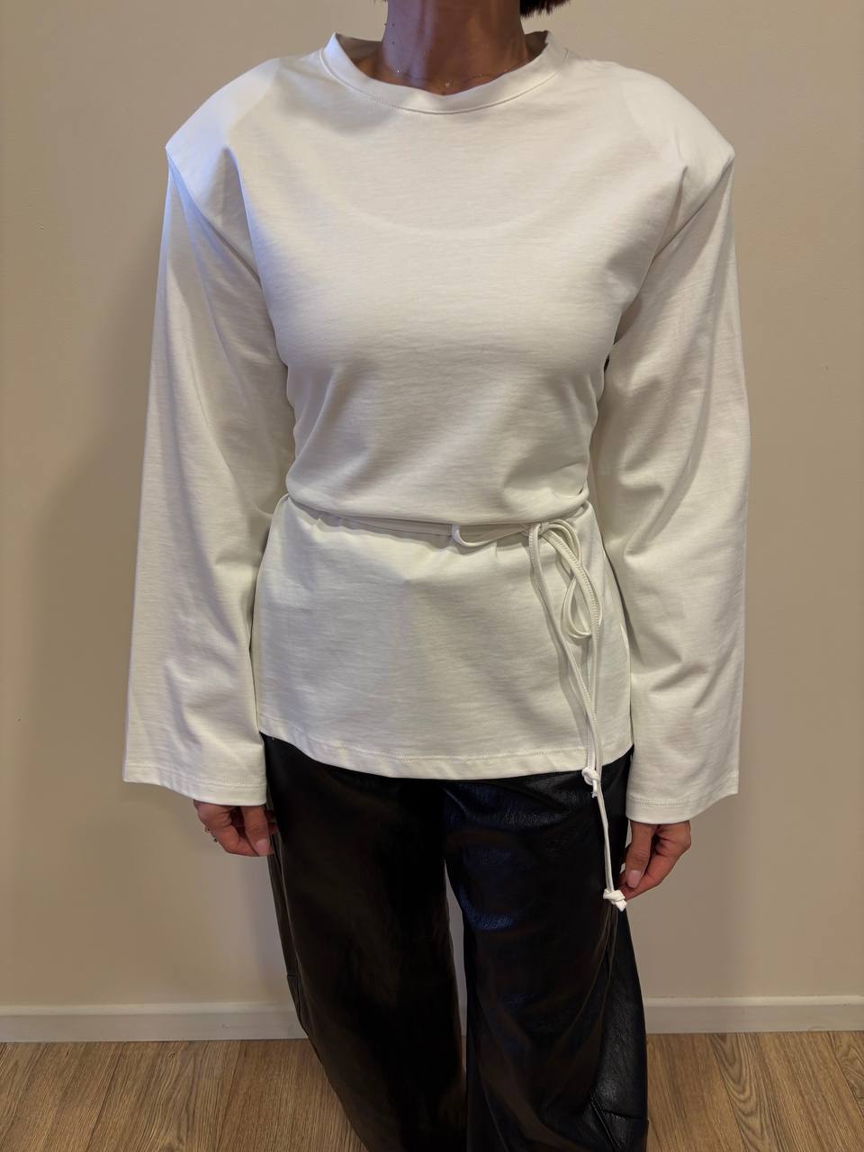 VICOLO - Maglia in cotone con spalle rinforzate, laccio posteriore regolabile e maniche ampie color bianco - più varianti