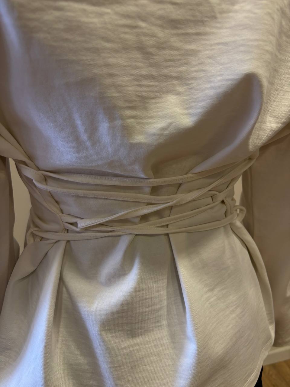 VICOLO - Maglia in cotone con spalle rinforzate, laccio posteriore regolabile e maniche ampie color bianco - più varianti