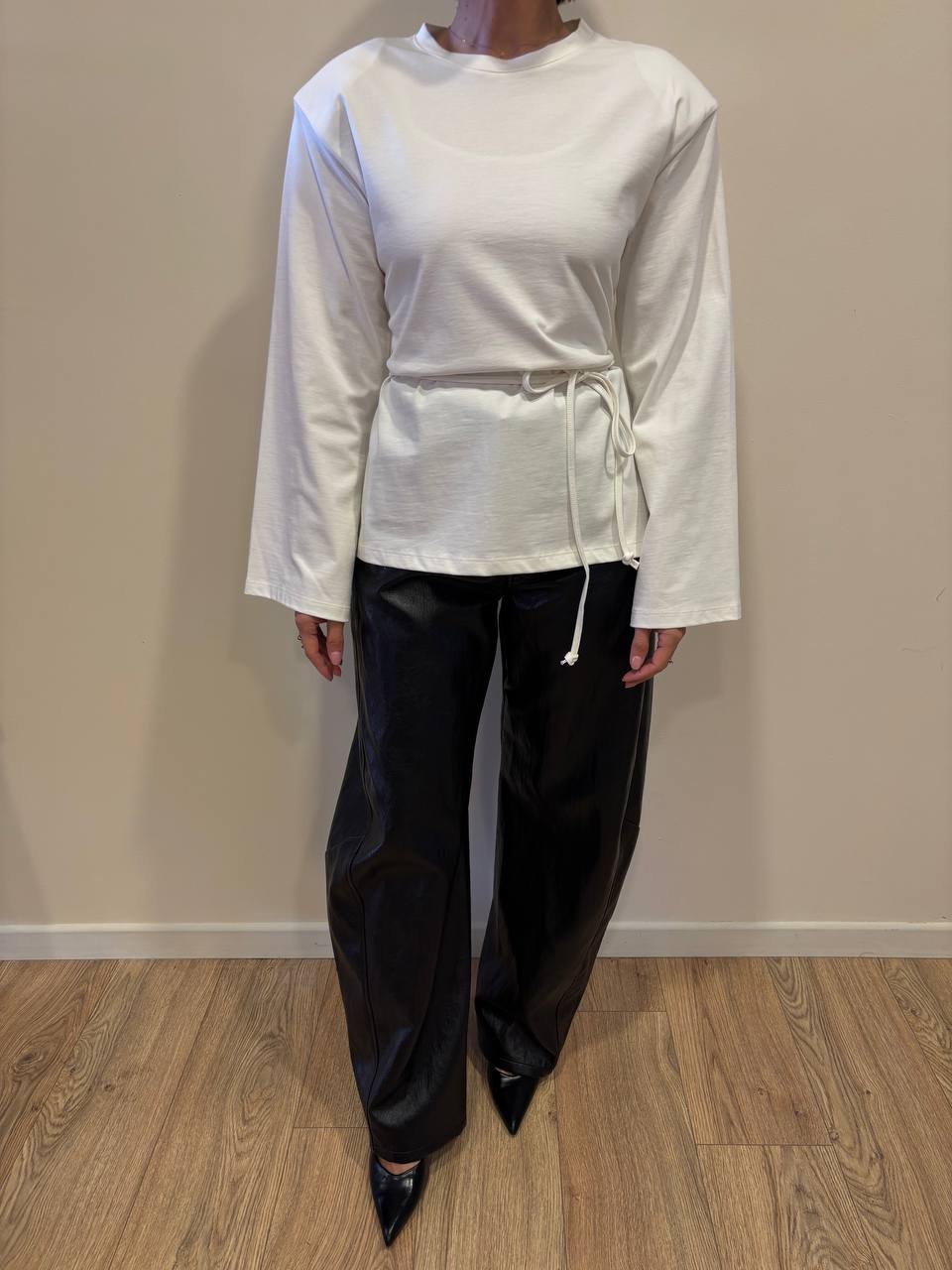 VICOLO - Maglia in cotone con spalle rinforzate, laccio posteriore regolabile e maniche ampie color bianco - più varianti