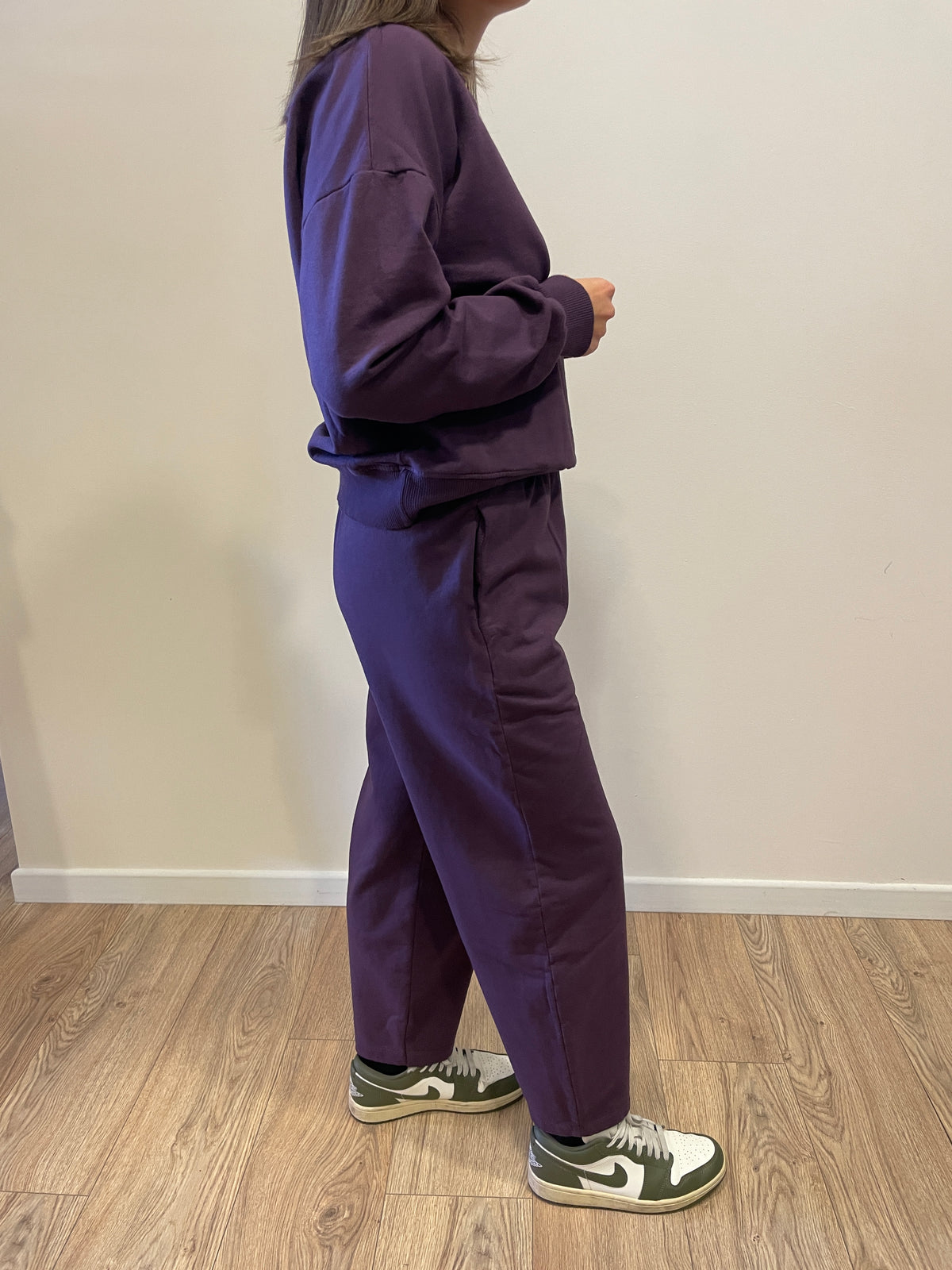 SUSY MIX - Tuta in misto cotone con felpa girocollo a scatola e pantaloni barrel color vino