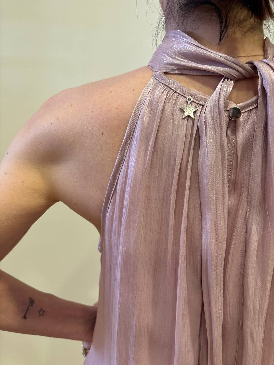 SOUVENIR - Abito rosa con filo argentato lungo con allacciatura al collo
