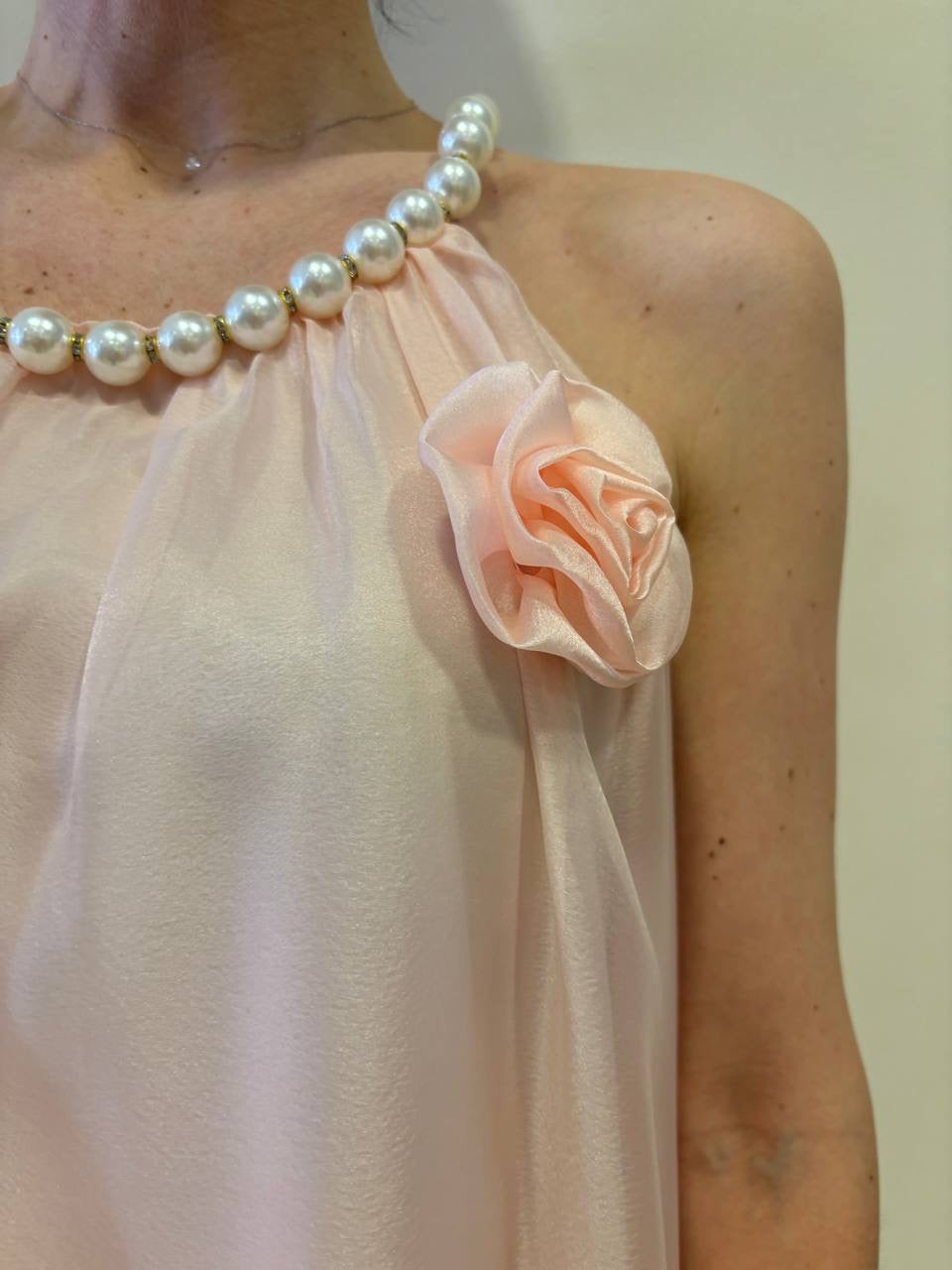KONTATTO - Abito rosa con colletto di perle e balze con cintura removibile