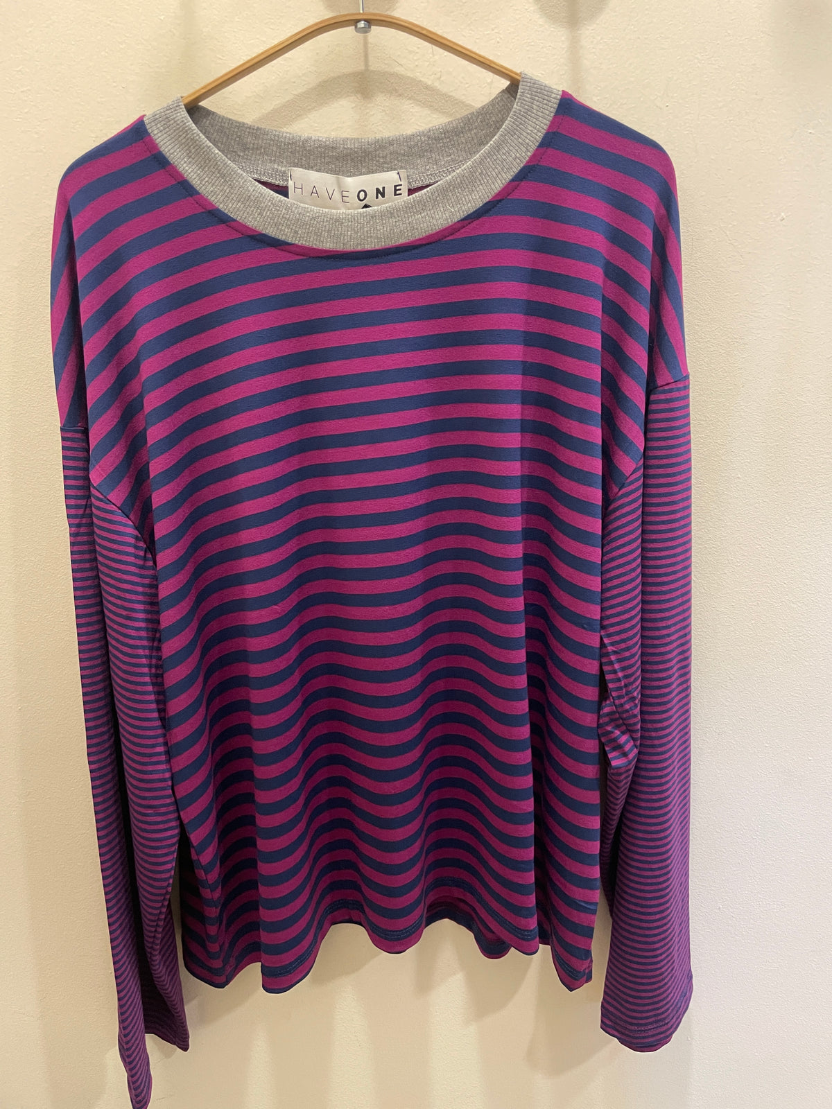HAVEONE - T-shirt girocollo over in misto viscosa a maniche lunghe a righe rosa e moro - più varianti