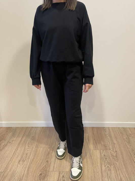 SUSY MIX - Tuta in misto cotone con felpa girocollo a scatola e pantaloni barrel color nero