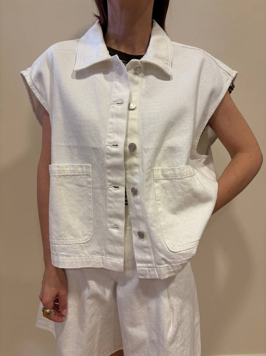 Gilet in denim bianco con bottoni e tasche frontali