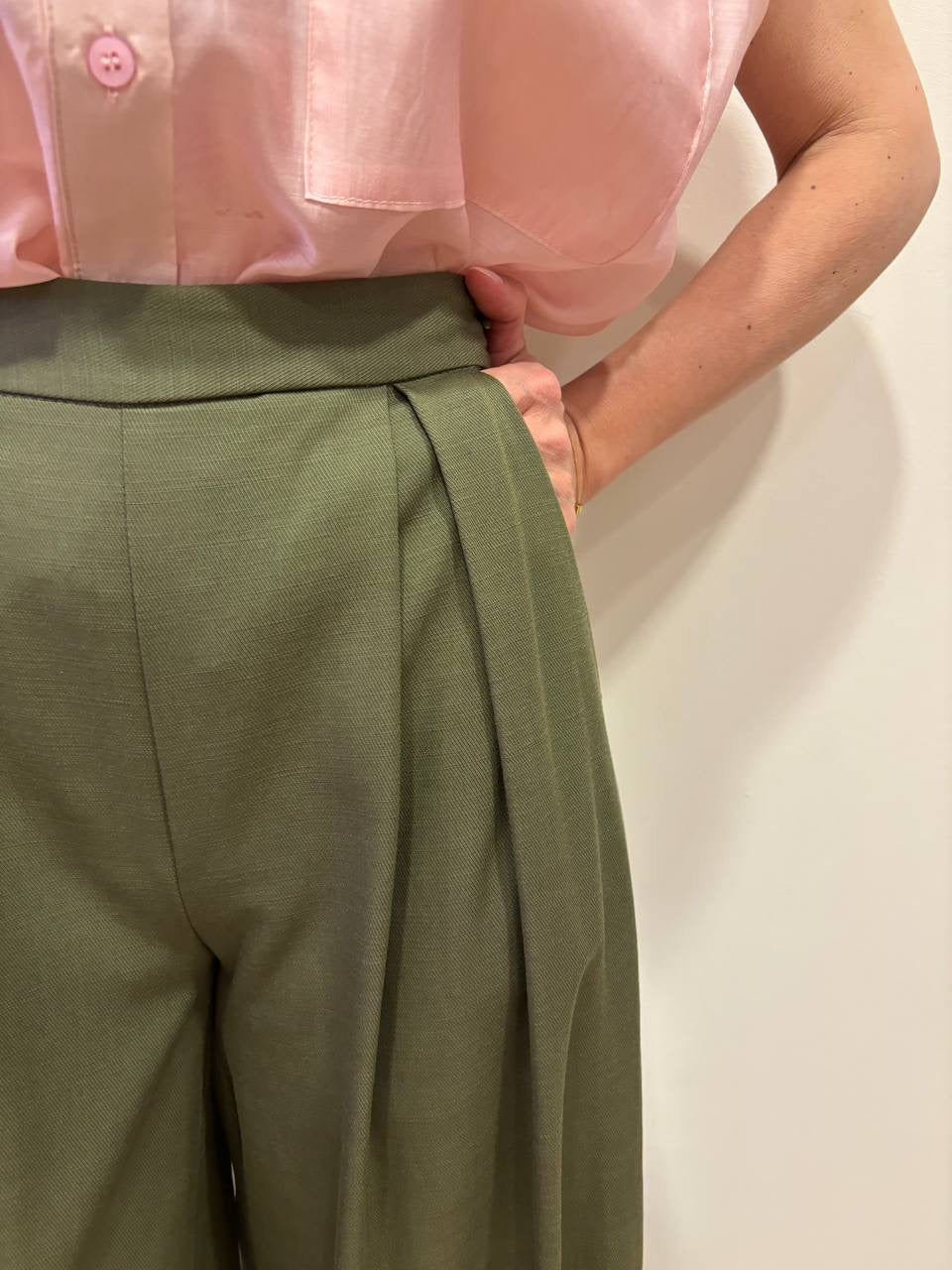 KAOS - Pantalone a palazzo verde militare con pinces ed elastico