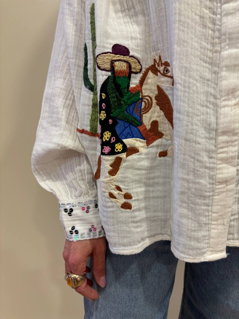 KONTATTO - Camicia in mussola di cotone con dettaglio ricami e applicazioni