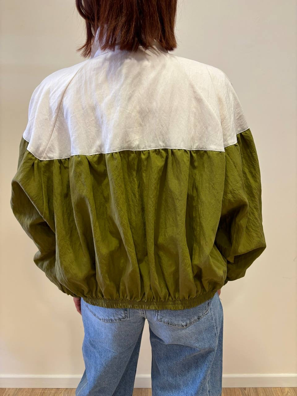 VICOLO - Giacca in tessuto tecnico bianca e verde oliva con zip