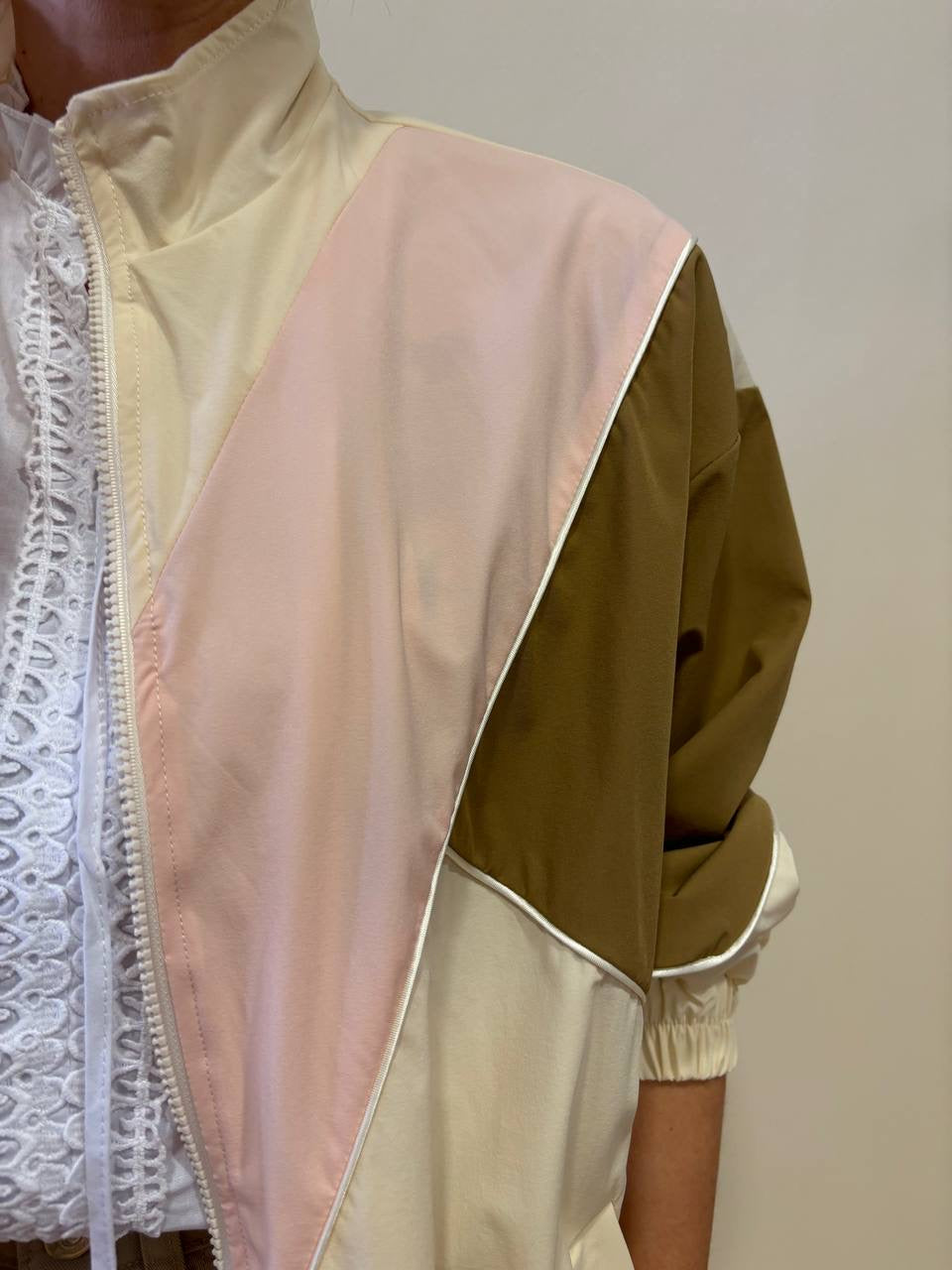 VICOLO - Giacca in tessuto tecnico con zip verde, rosa e vaniglia