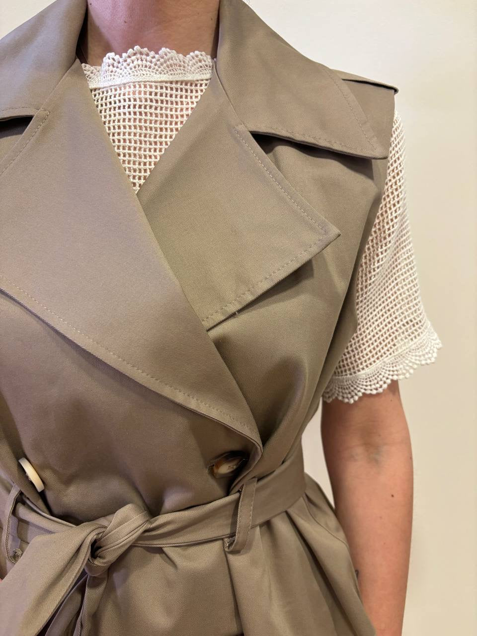 HAVEONE - Trench smanicato a doppiopetto con cintura