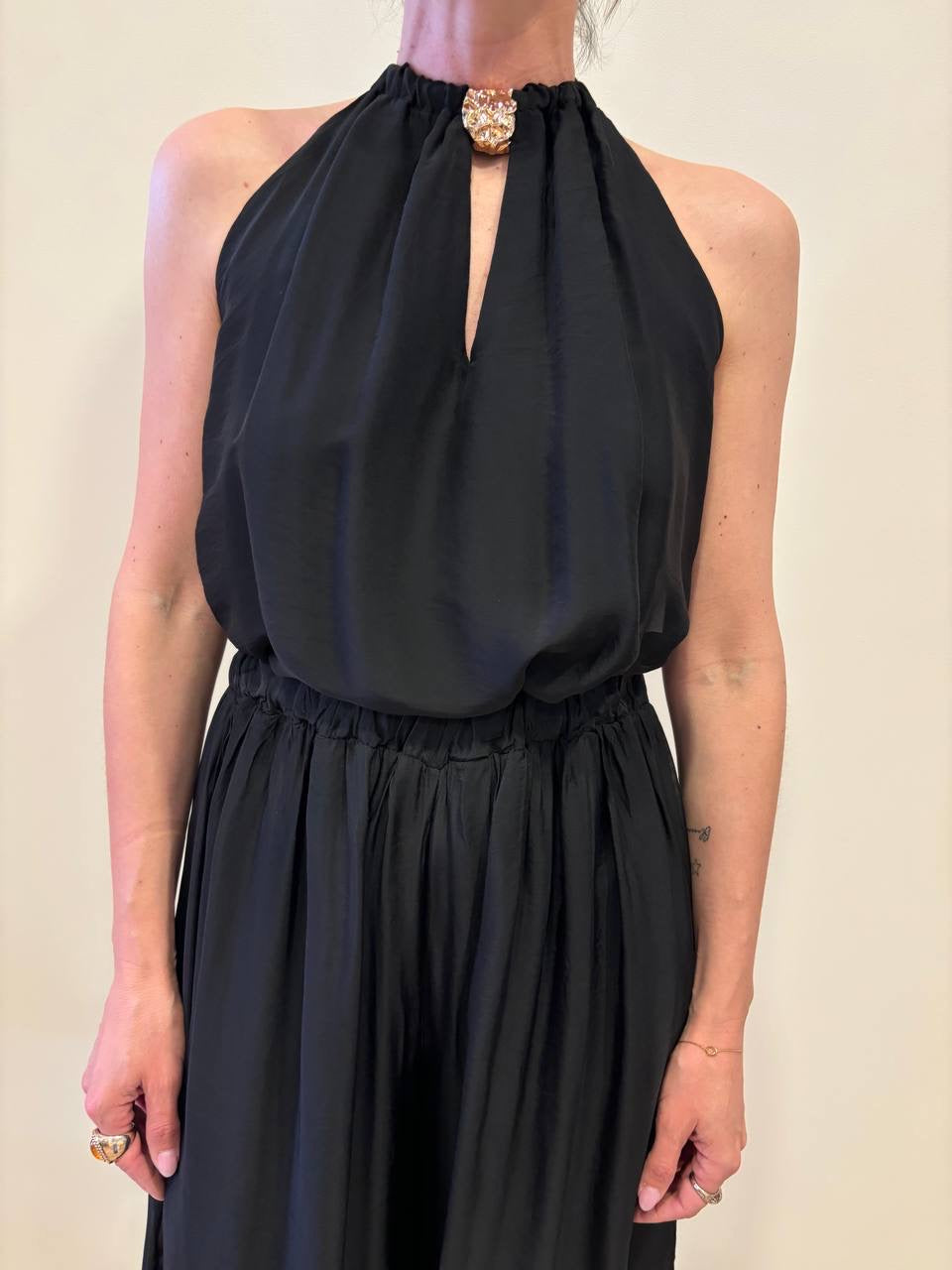 HAVEONE - Top nero in viscosa con dettaglio gioiello removibile