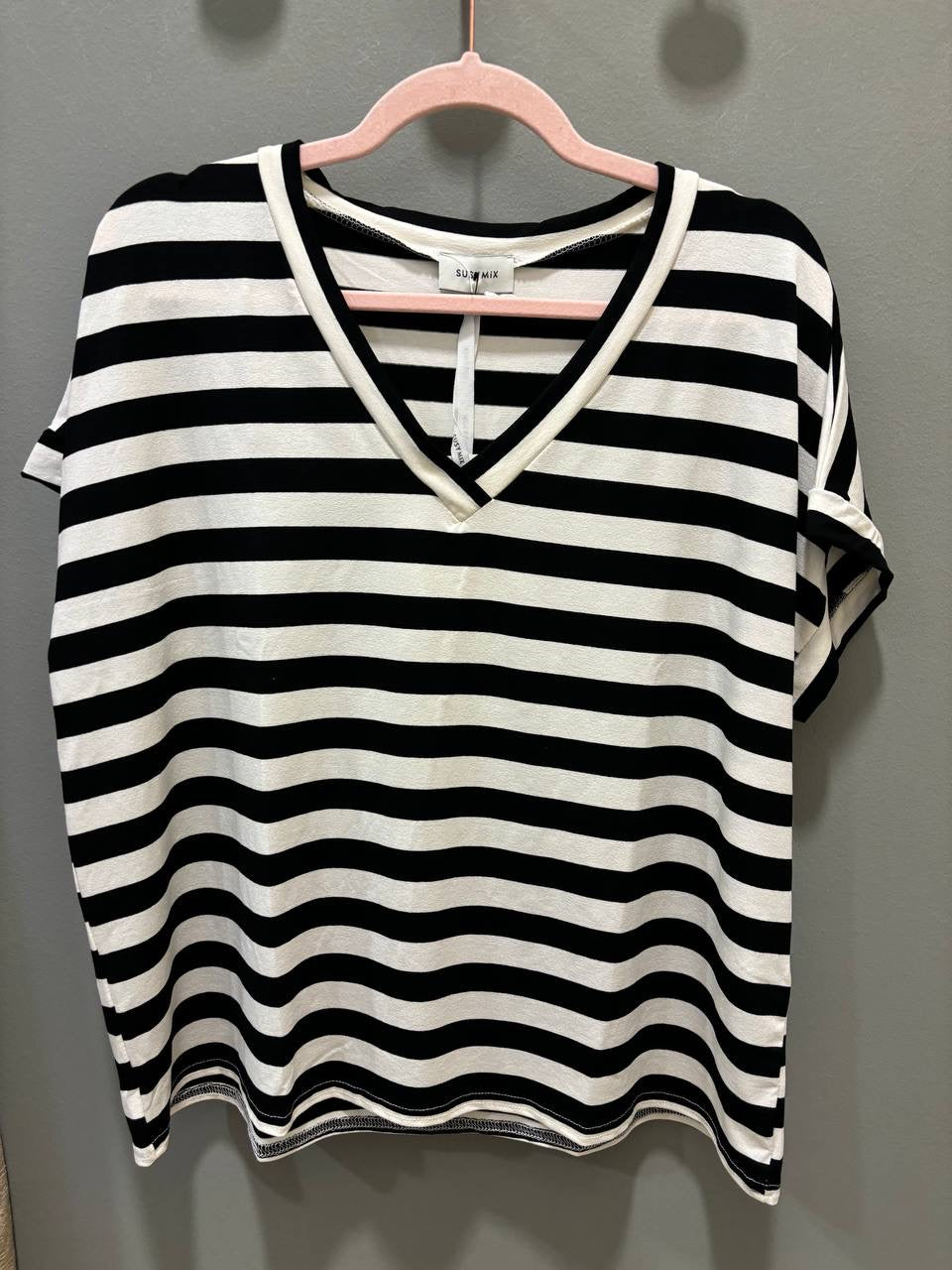 SUSY MIX - T-shirt a righe in viscosa morbida con scollo a V - più colori