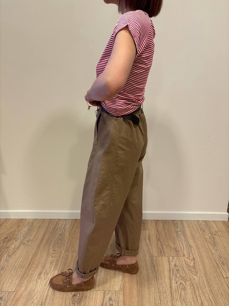 SUSY MIX - Pantalone barrel fit in cotone con cintura color cammello