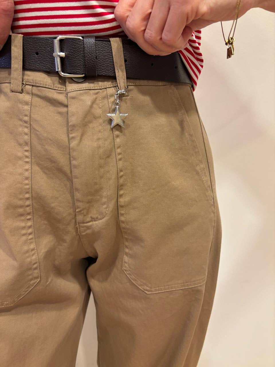 SUSY MIX - Pantalone barrel fit in cotone con cintura color cammello
