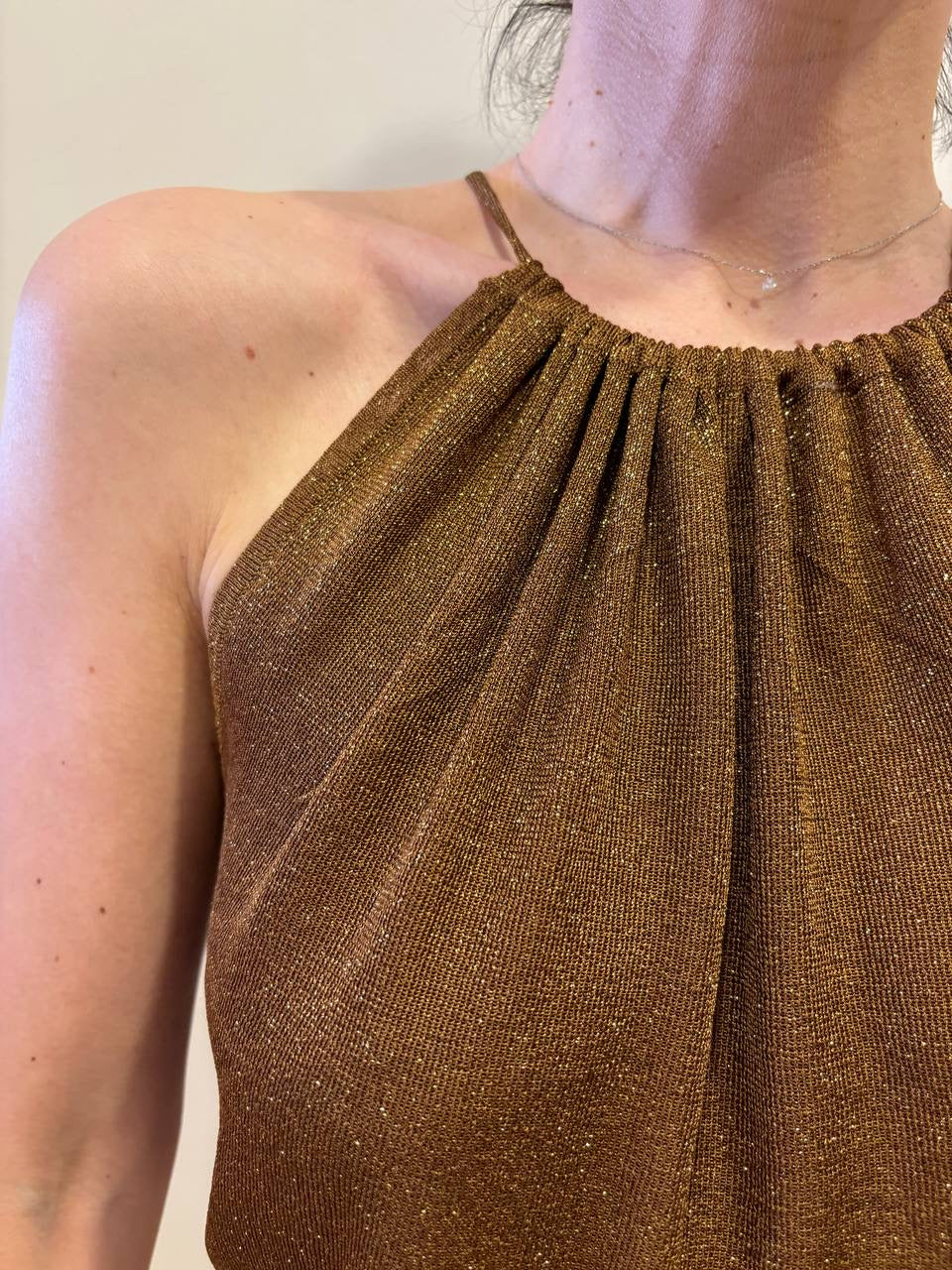 KAOS - Top in lurex bronzo con allacciatura al collo