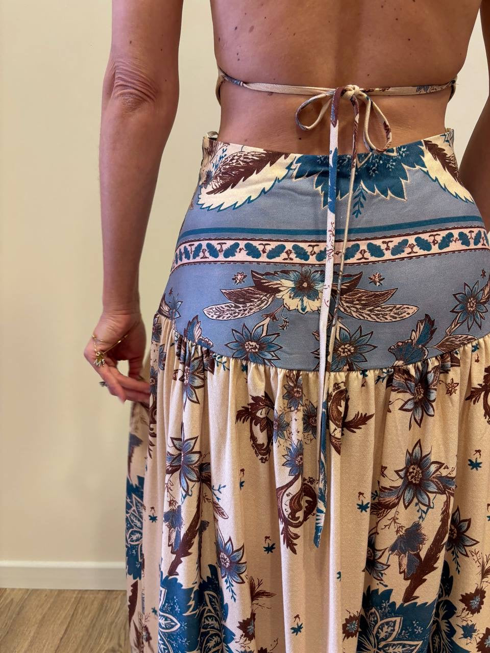 KONTATTO - Abito lungo beige in fantasia con laccetti in lino e viscosa