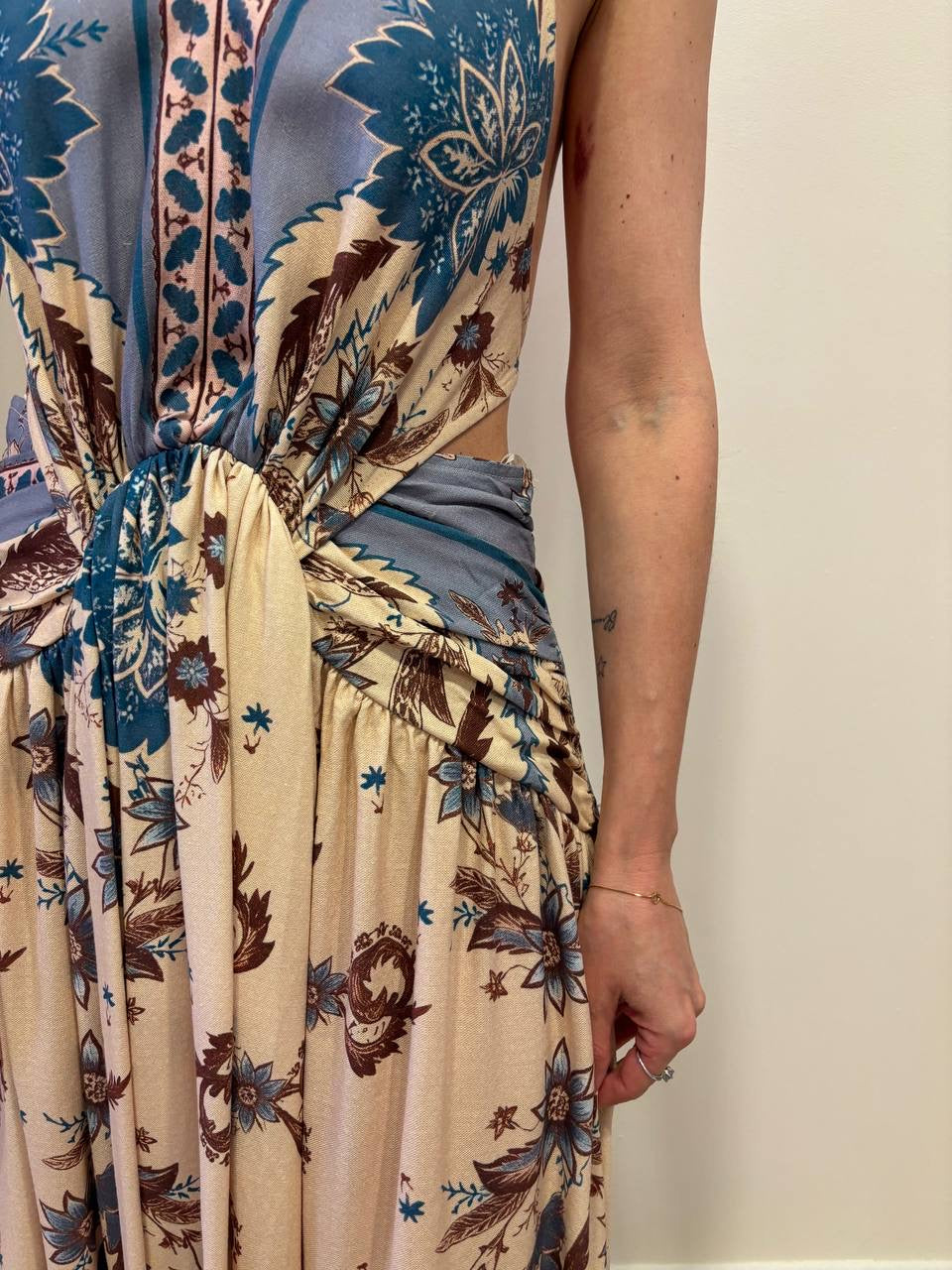 KONTATTO - Abito lungo beige in fantasia con laccetti in lino e viscosa