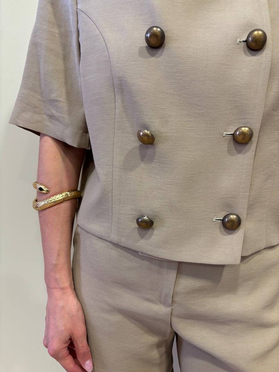HAVEONE - Giacca a mezza manica beige a doppiopetto con bottoni bronzo