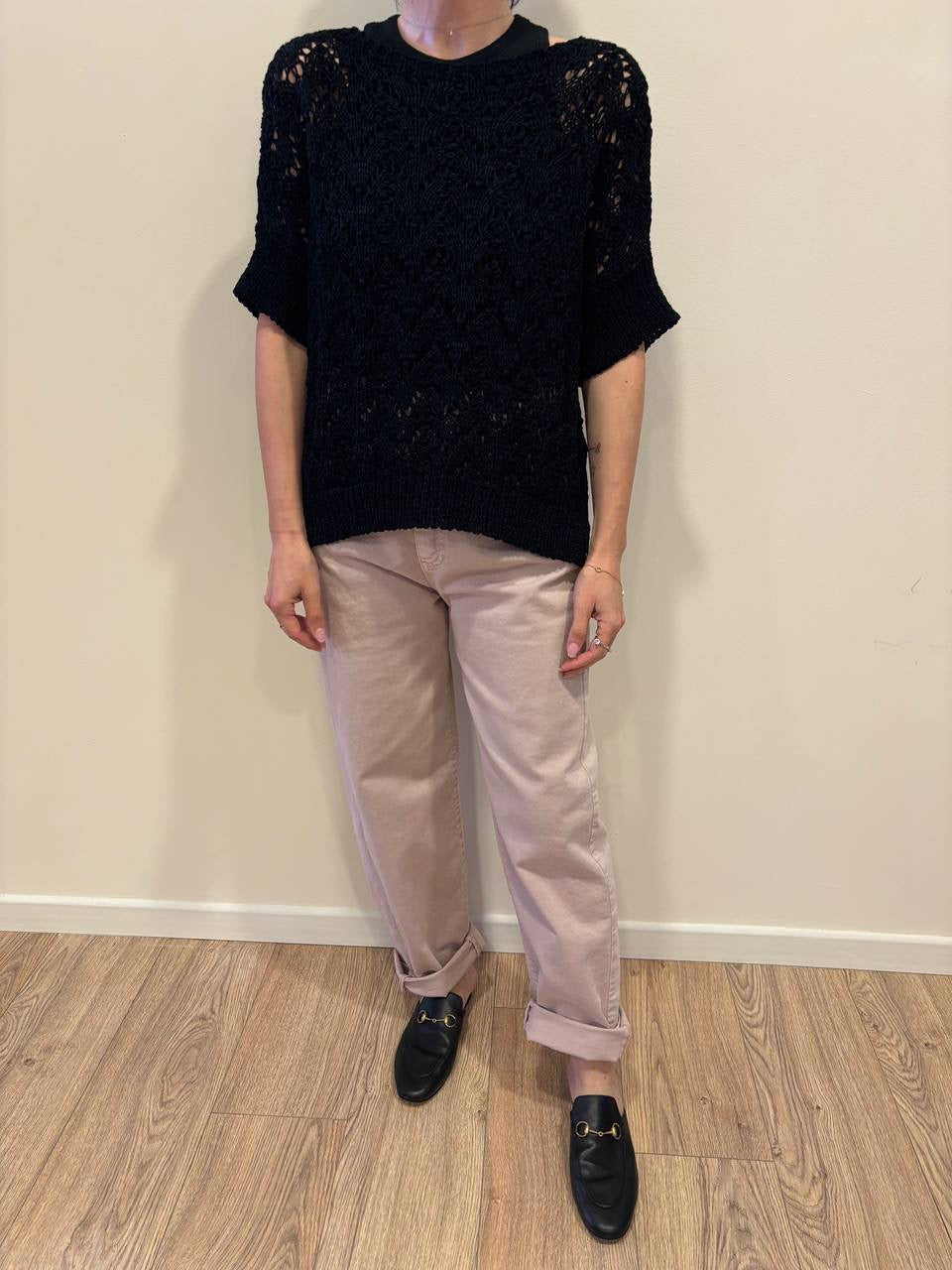 SOUVENIR - Maglia nera traforata a mezze maniche con spacchi laterali - più colori