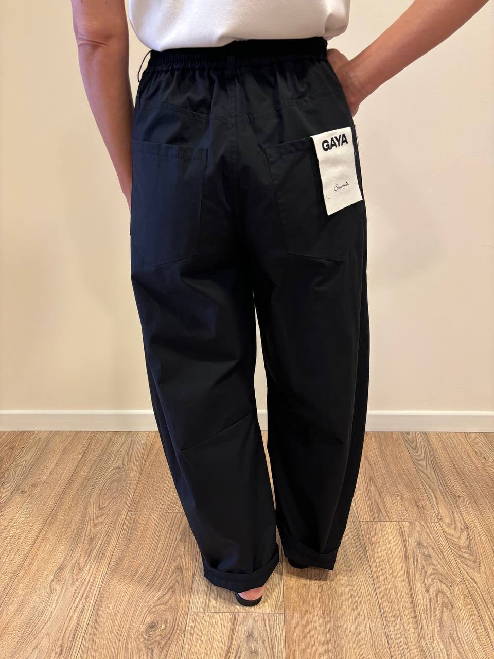 SOUVENIR - Pantalone Gaya nero in cotone barrel fit