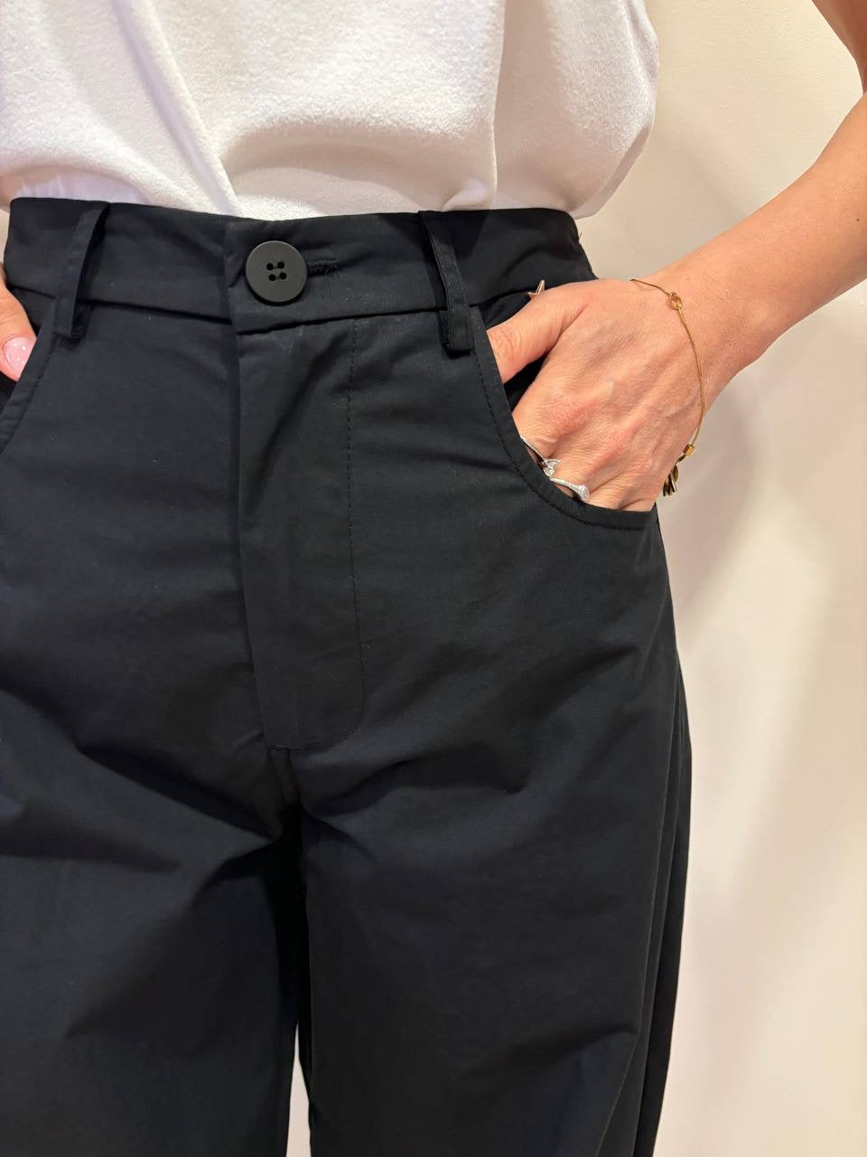 SOUVENIR - Pantalone Gaya nero in cotone barrel fit