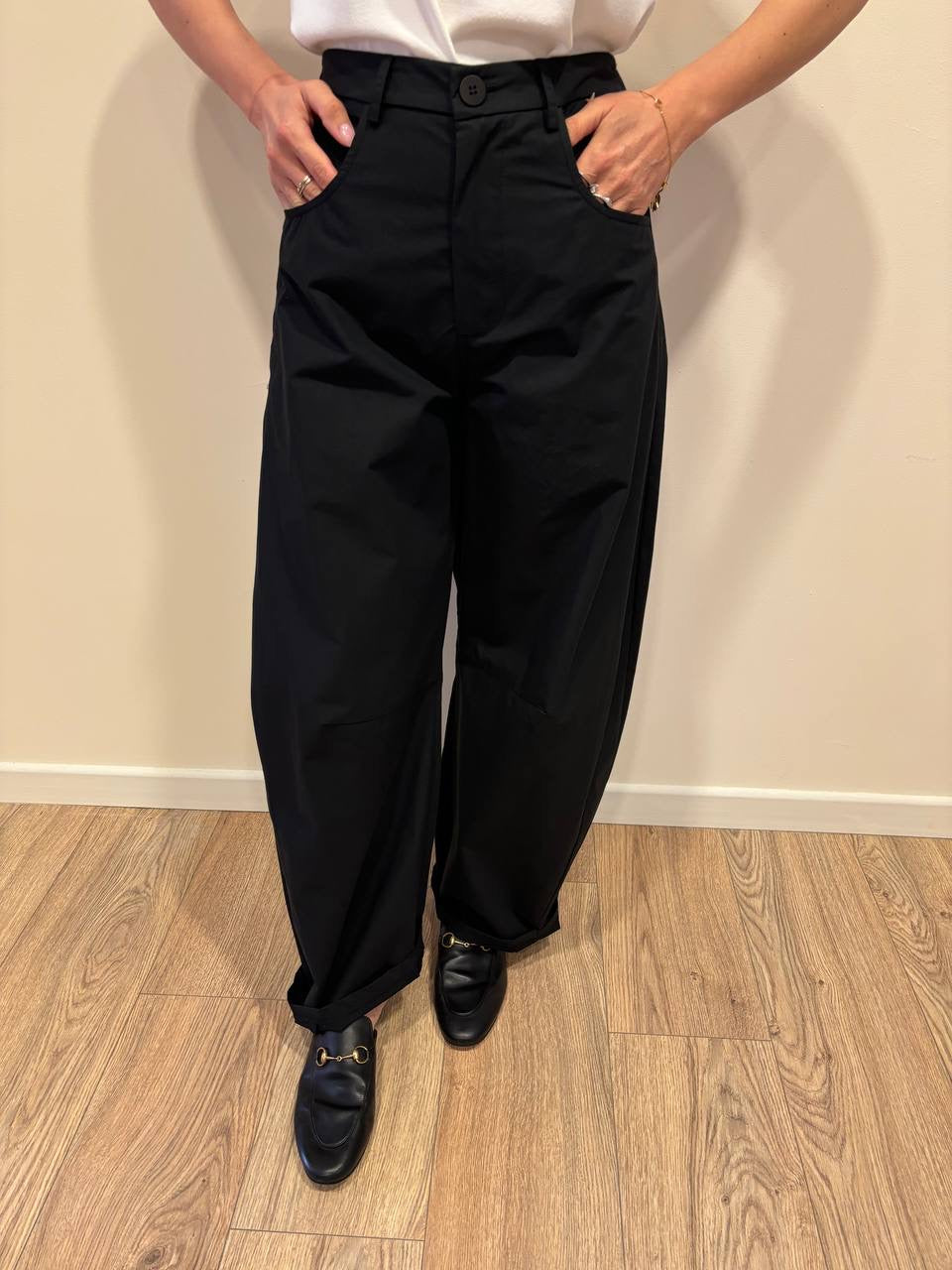 SOUVENIR - Pantalone Gaya nero in cotone barrel fit