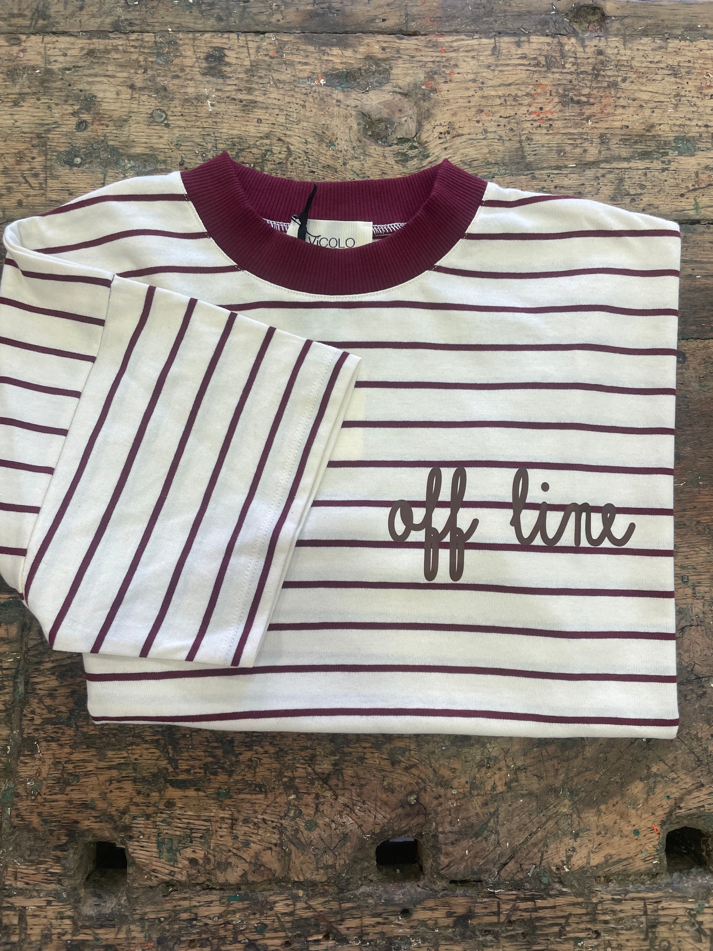 VICOLO - T-shirt over a righe bordeaux con scritta cioccolato "off line"