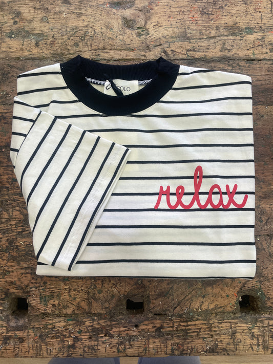 VICOLO - T-shirt over a righe nere con scritta rossa "relax"