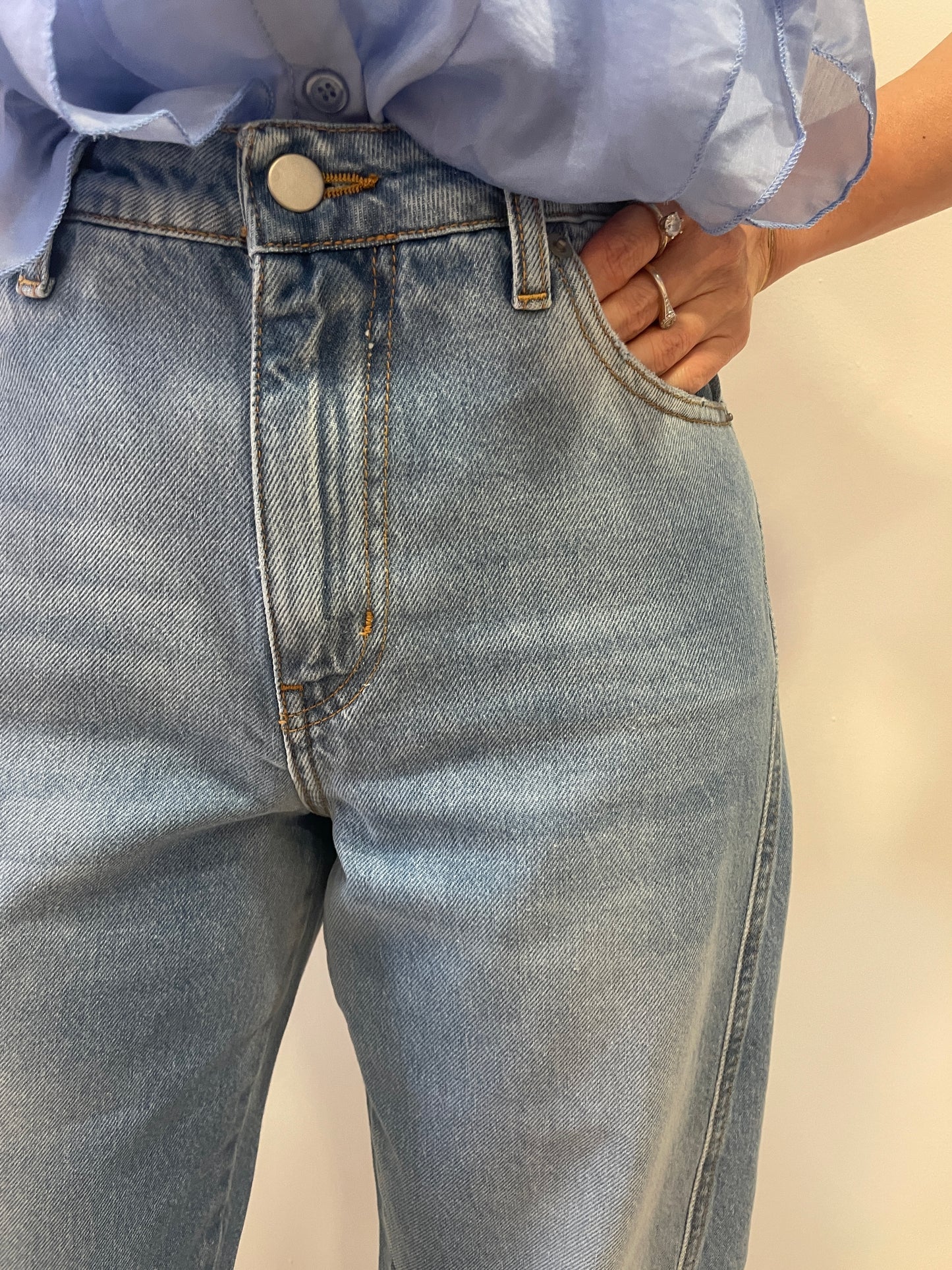 VICOLO - Jeans Sveva in denim baggy fit cropped con cuciture