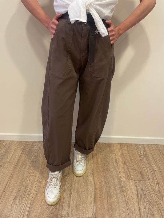 SUSY MIX - Pantalone barrel fit in cotone con cintura color moro