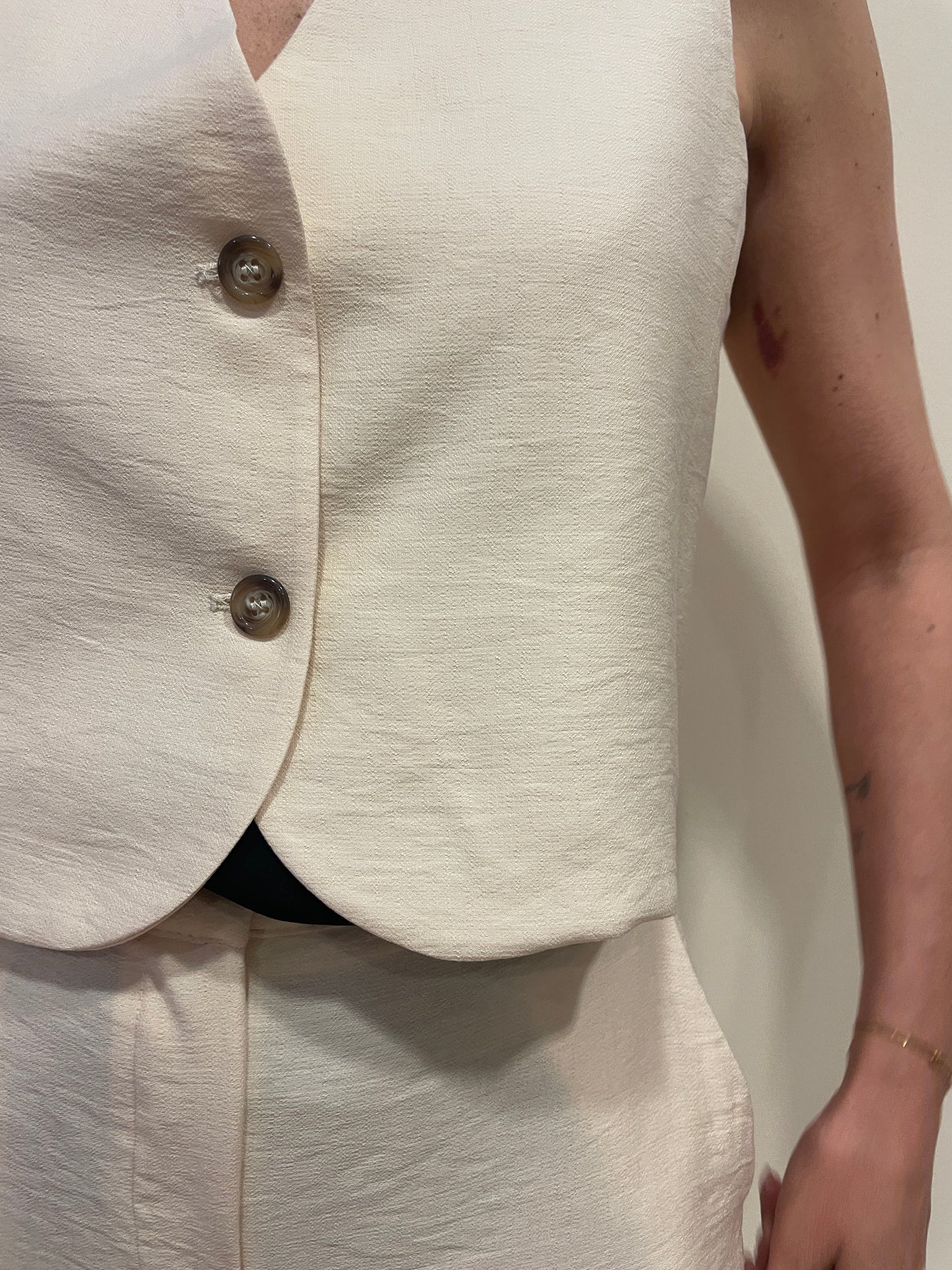 HAVEONE - Gilet crop beige a due bottoni