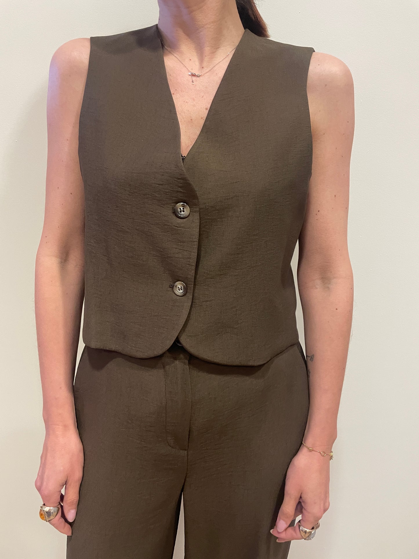 HAVEONE - Gilet crop moro a due bottoni
