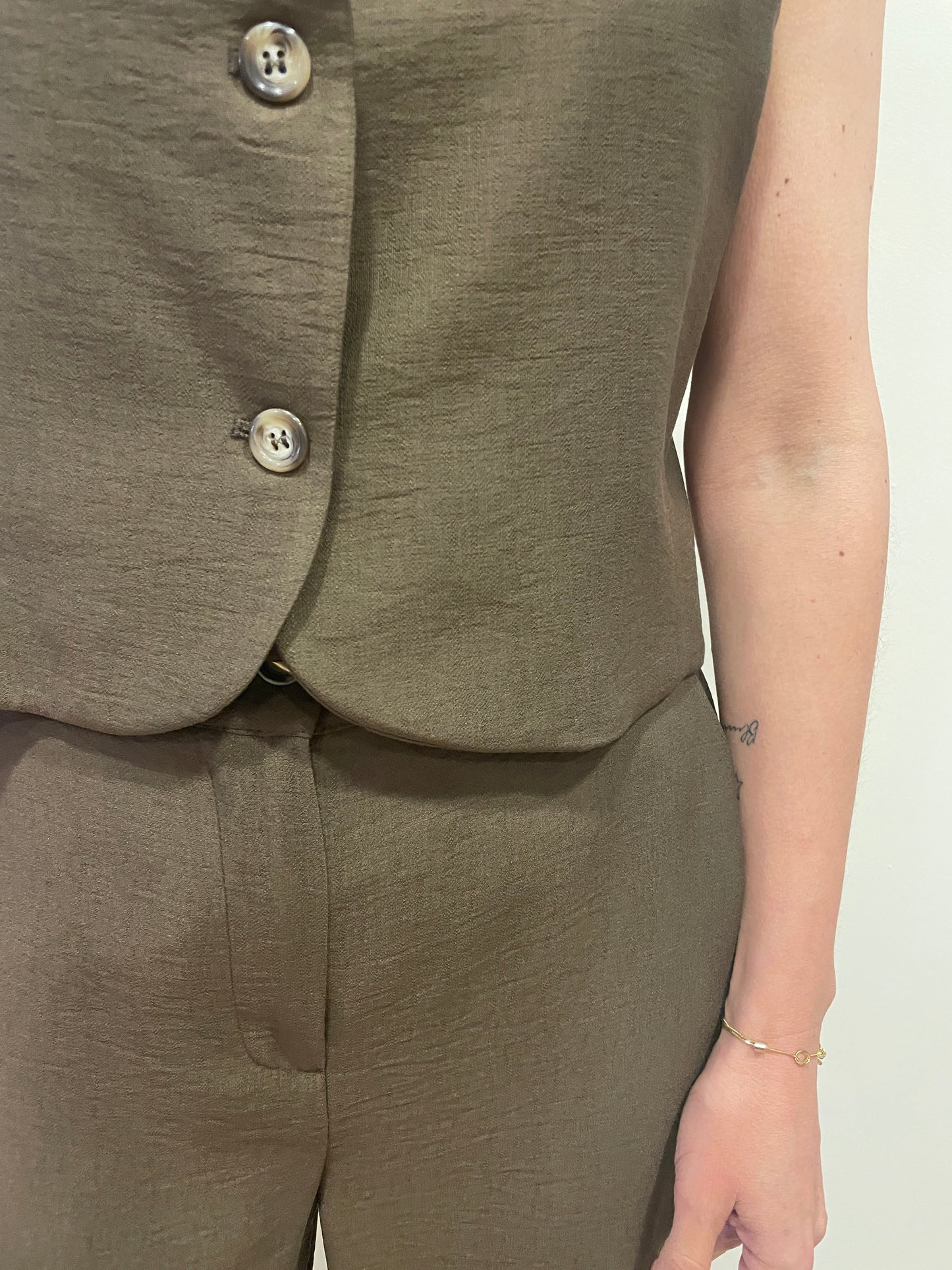 HAVEONE - Gilet crop moro a due bottoni
