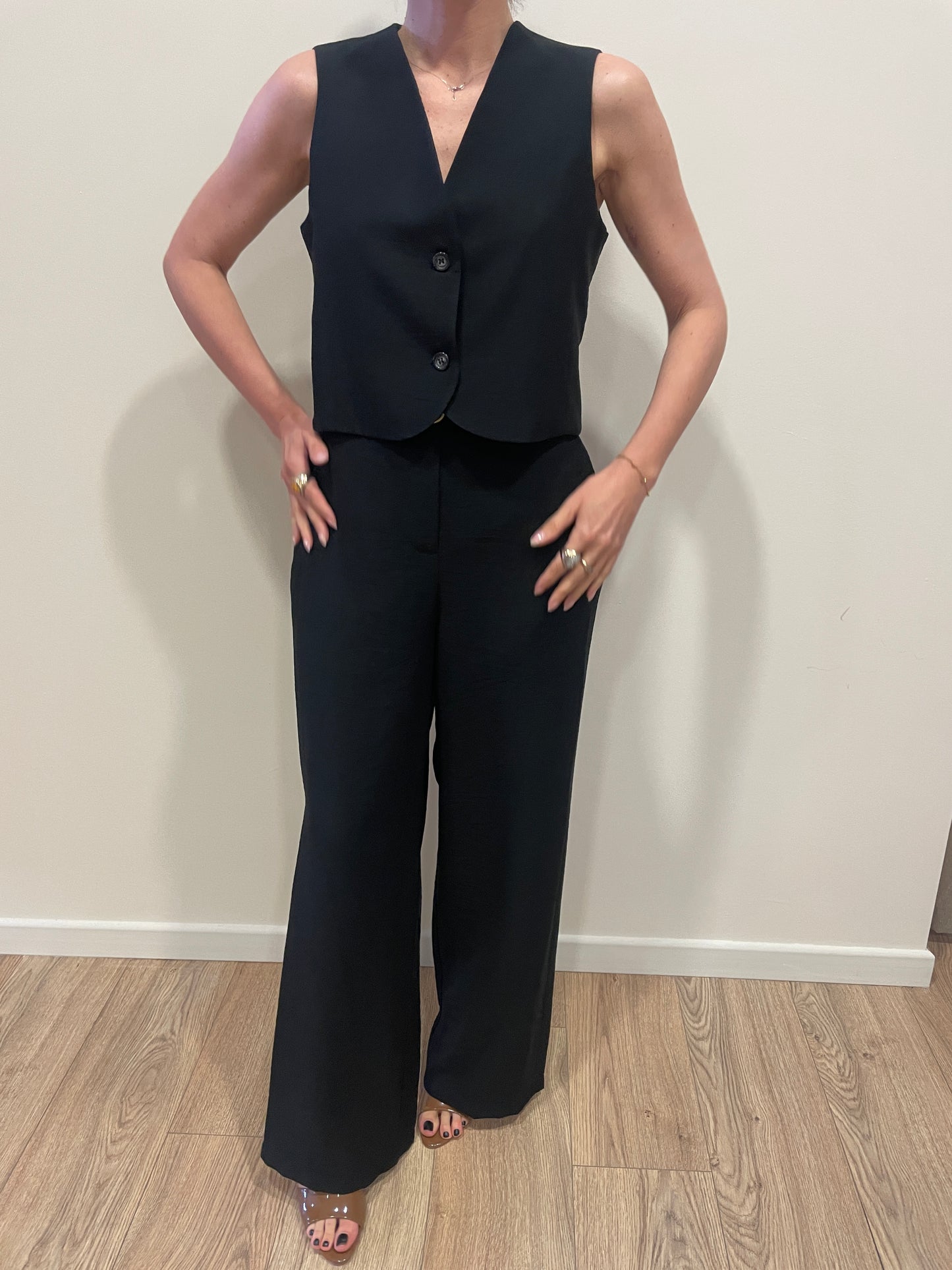 HAVEONE - Gilet crop nero a due bottoni