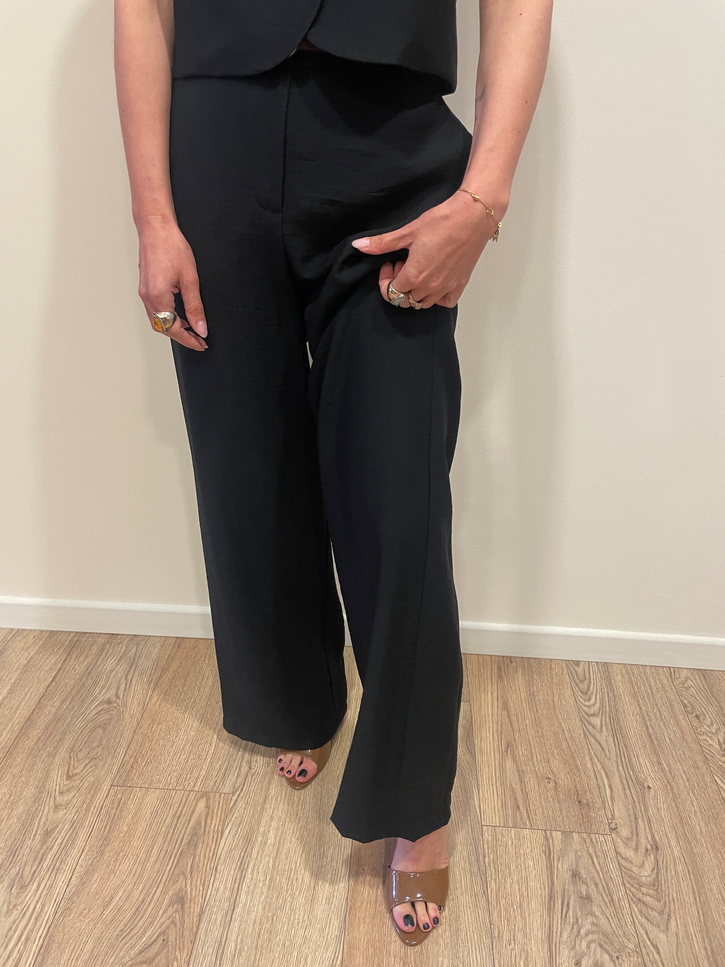 HAVEONE - Pantalone nero a palazzo dritto con cintura ed elastico