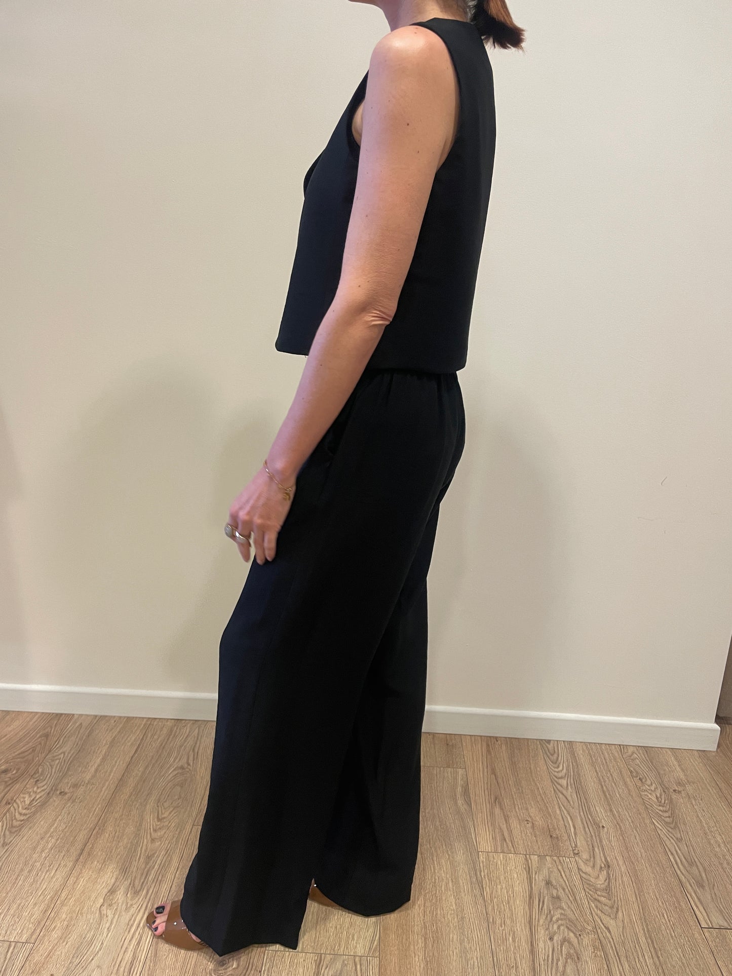 HAVEONE - Gilet crop nero a due bottoni