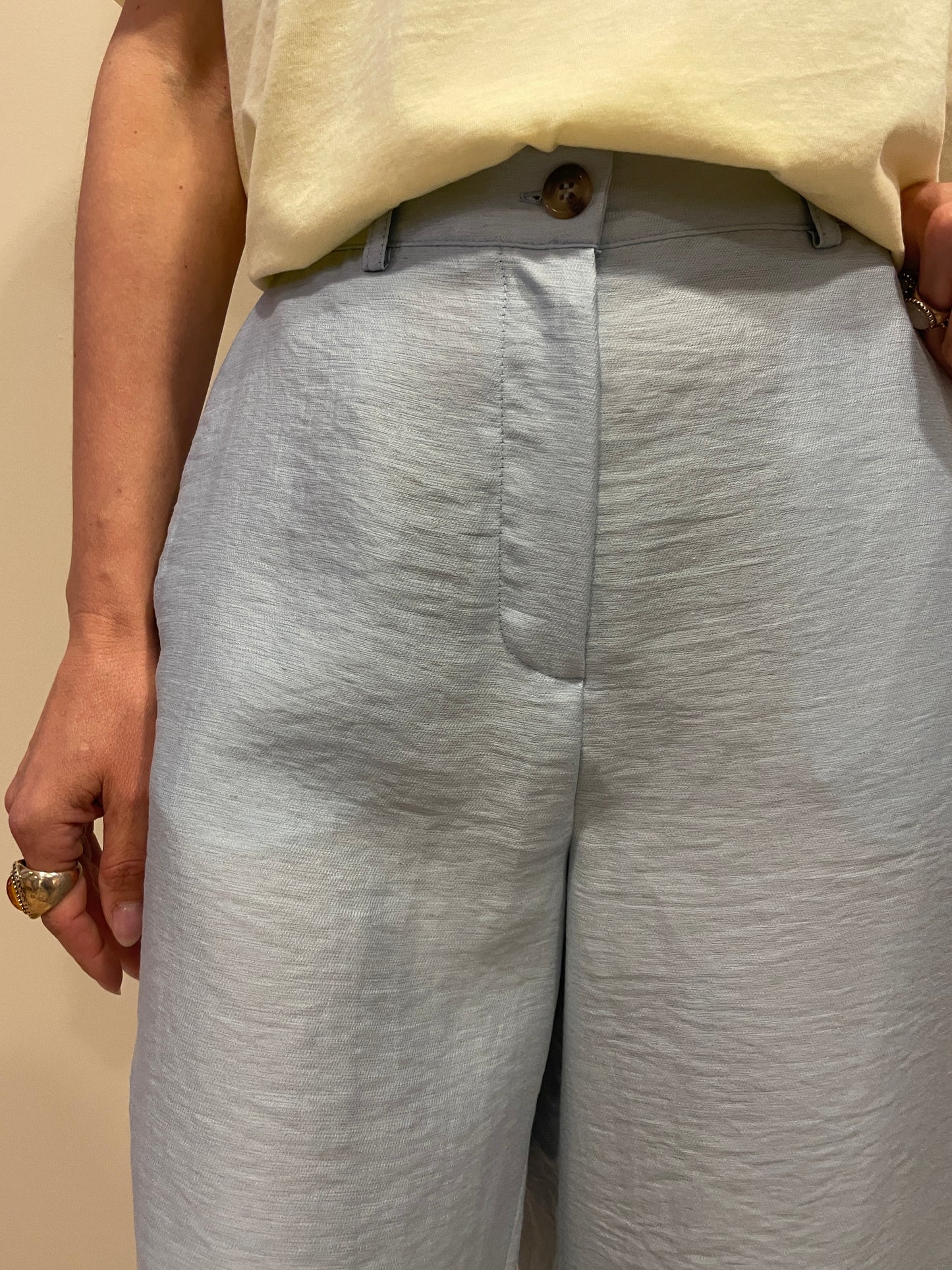 HAVEONE - Bermuda azzurro cielo con bottone ed elastico con viscosa e lino