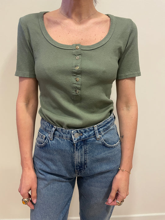 SUSY MIX - T-shirt a costine in cotone modello serafino con bottoni - più colori