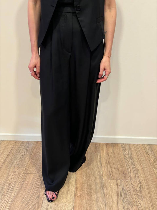 VICOLO - Pantalone in lyocell a palazzo con pinces color nero