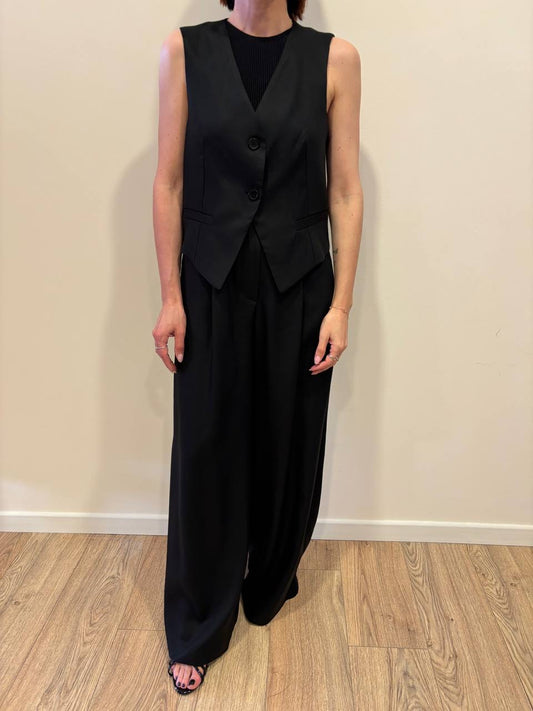 VICOLO - Gilet in lyocell a due bottoni con arricciatura sul retro color nero