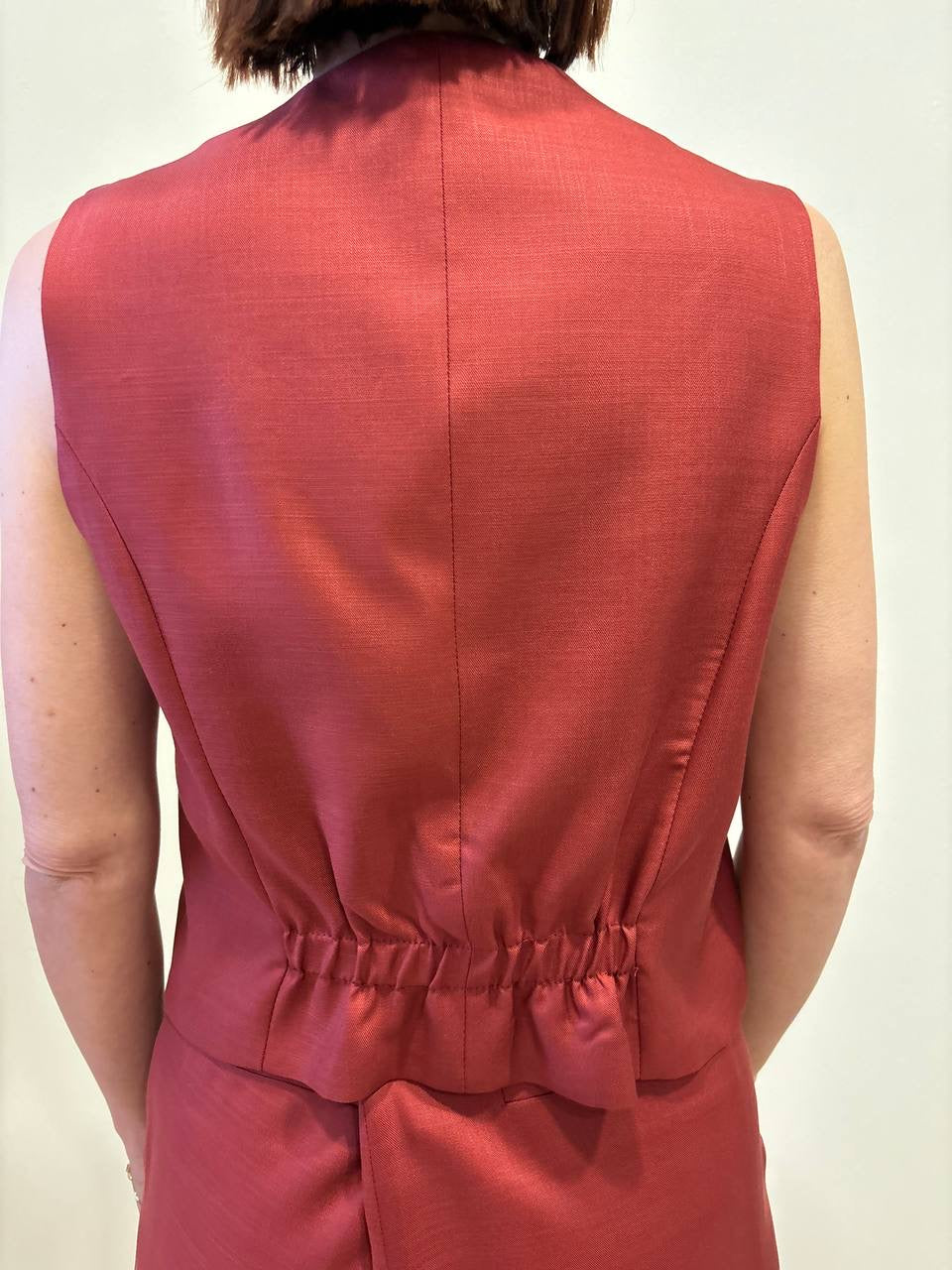 VICOLO - Gilet in lyocell a due bottoni con arricciatura sul retro color india
