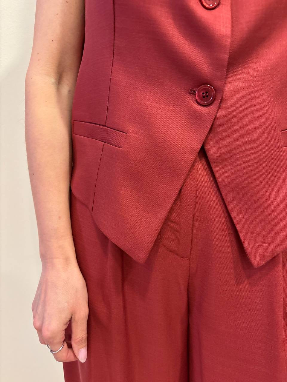 VICOLO - Pantalone in lyocell a palazzo con pinces color india