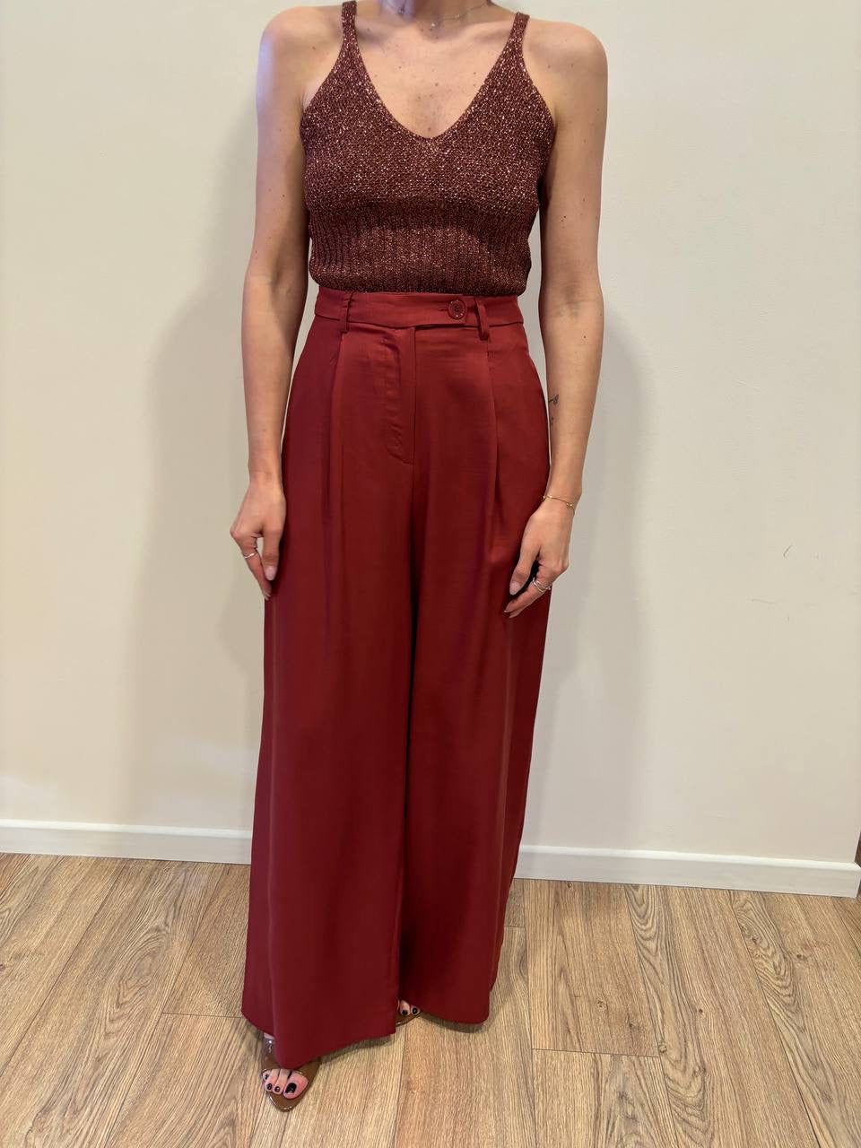 VICOLO - Pantalone in lyocell a palazzo con pinces color india