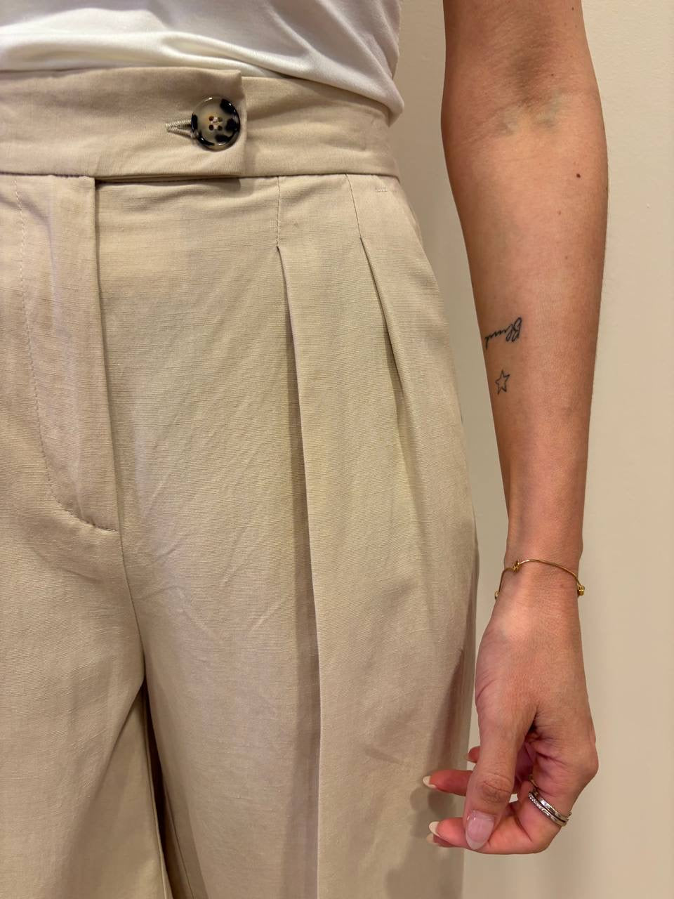 VICOLO - Bermuda beige con pinces in misto viscosa e lino