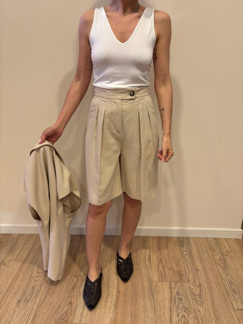 VICOLO - Bermuda beige con pinces in misto viscosa e lino