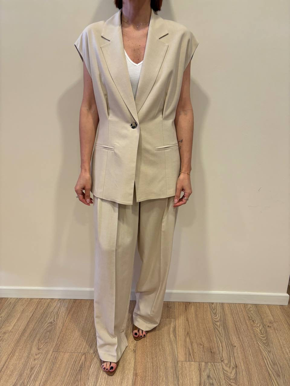 VICOLO - Pantalone beige a palazzo con pinces in viscosa e lino