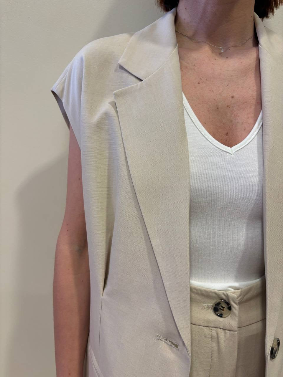 VICOLO - Gilet beige a un bottone con pinces in viscosa e lino