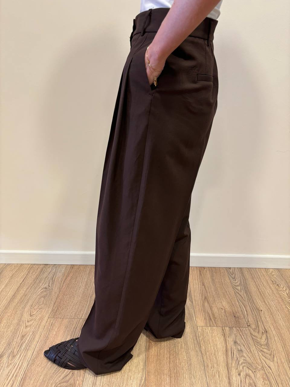 VICOLO - Pantalone testa moro a palazzo con pinces in viscosa e lino