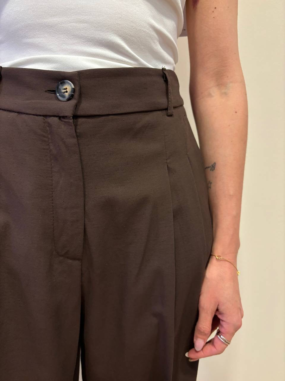 VICOLO - Pantalone testa moro a palazzo con pinces in viscosa e lino
